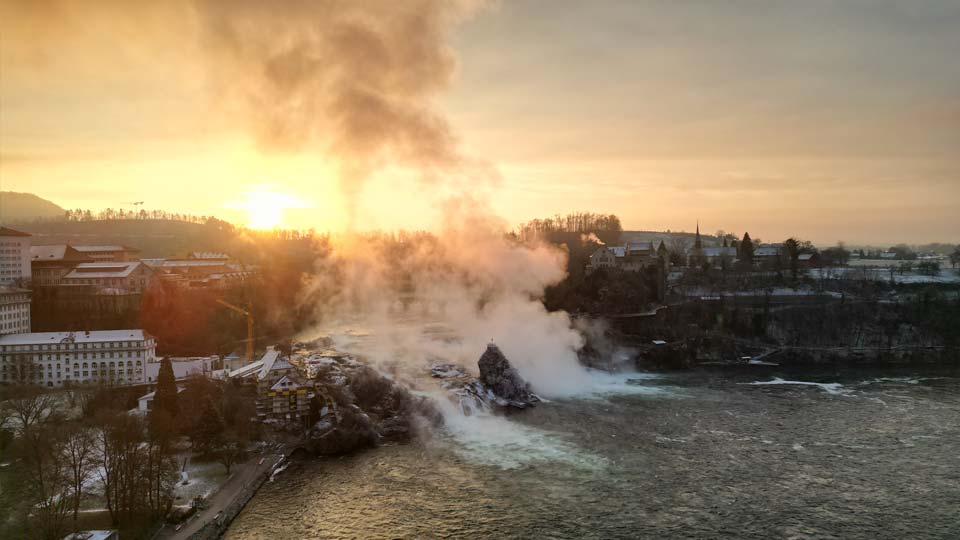 Sonnenaufgang bei eisigen Temperaturen Sonnenaufgang bei eisigen Temperaturen